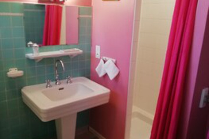 Room 6 of 106