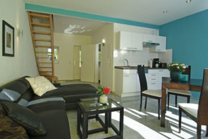 Room 5 of 9