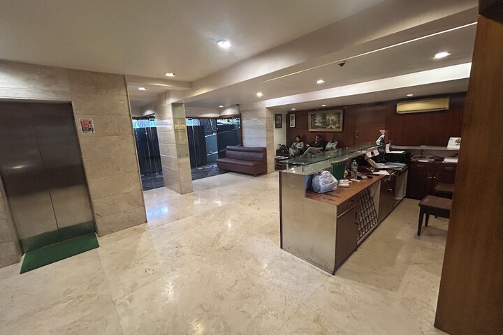 Entrance & Lobby