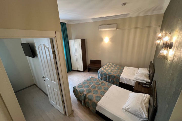 Room 10 of 11