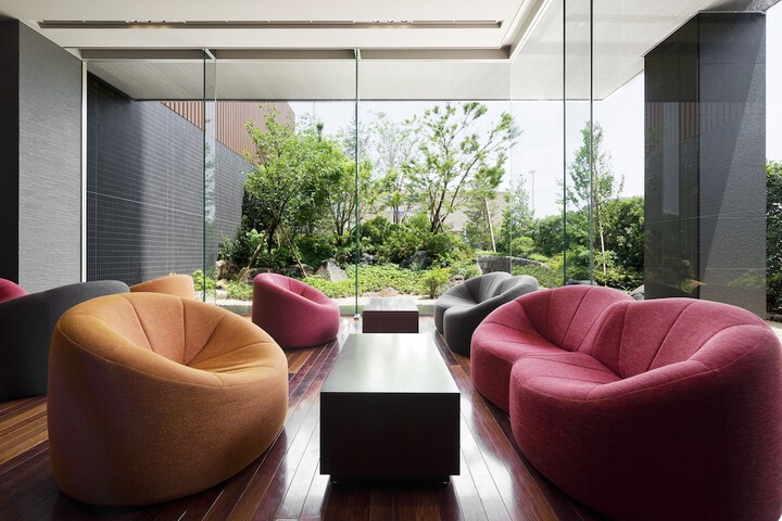 Concierge desk