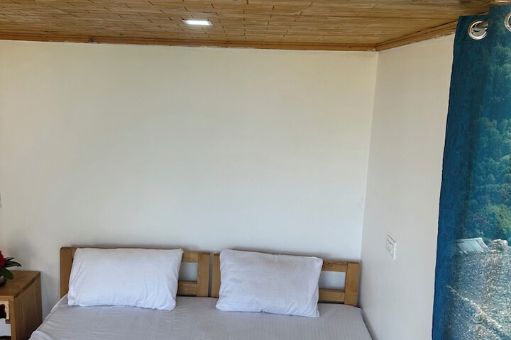 Room 6 of 20