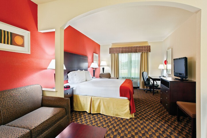 1 King Bed (10 of 11)
