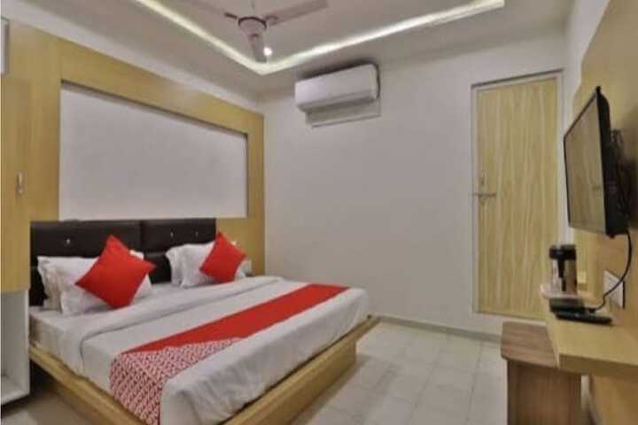 Room 10 of 18
