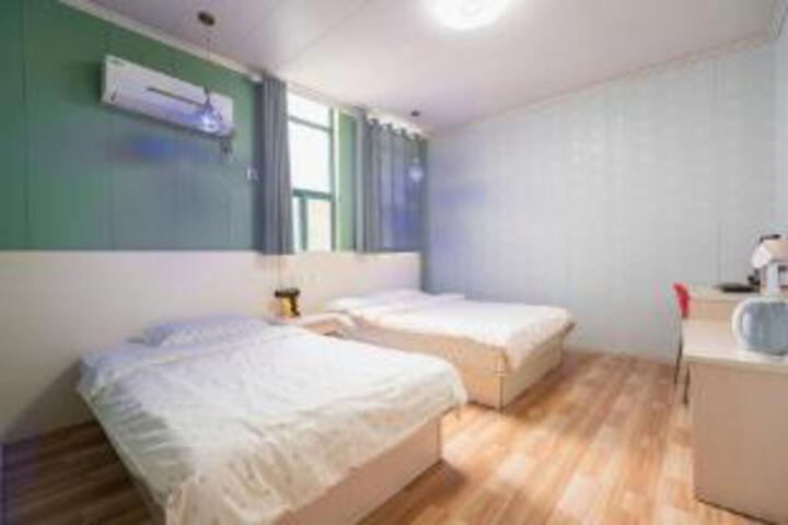 Room 5 of 6