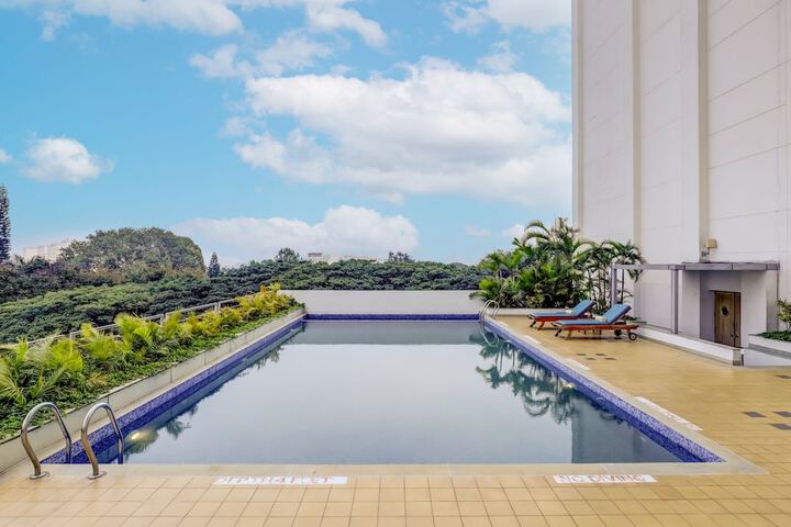 Hotel Pool