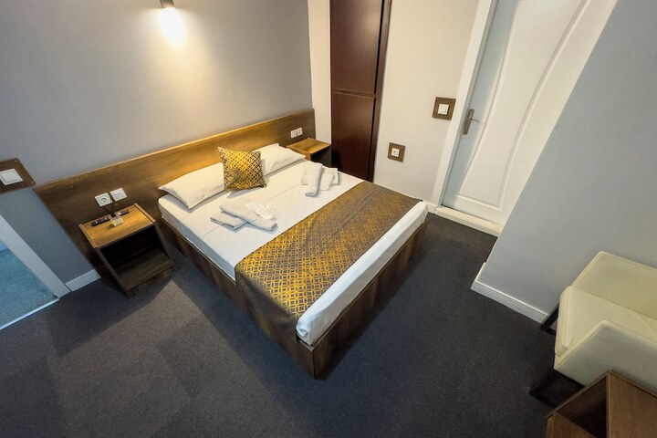 Room 43 of 99