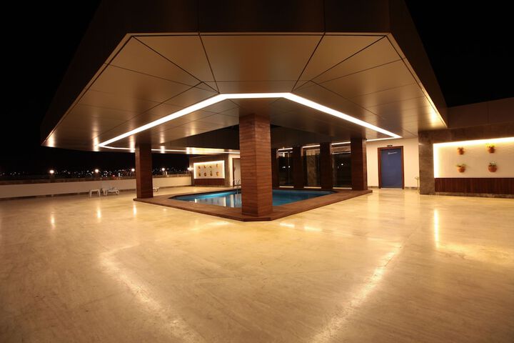 Pool Hotel