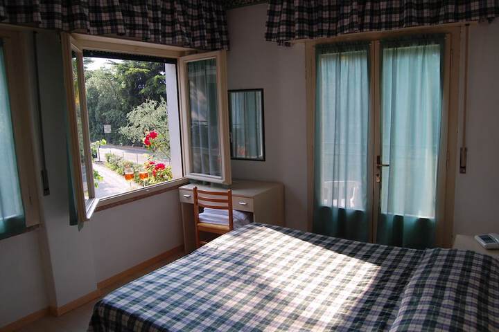 Room 6 of 22