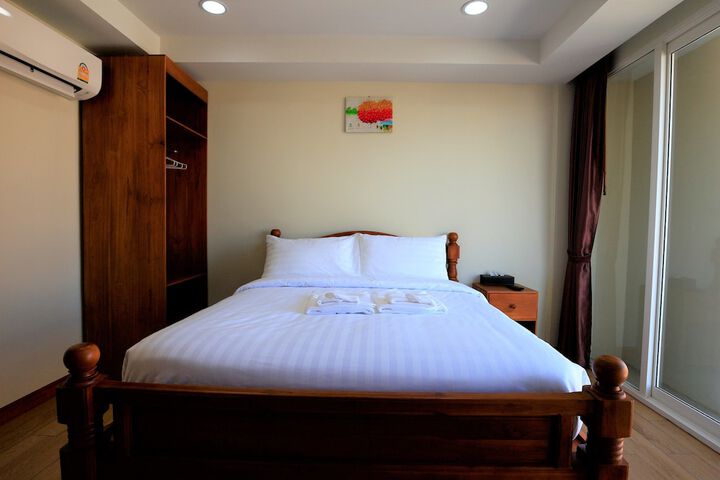 Room 4 of 43