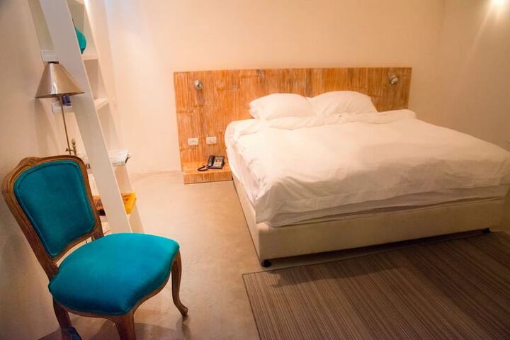 Room 25 of 63