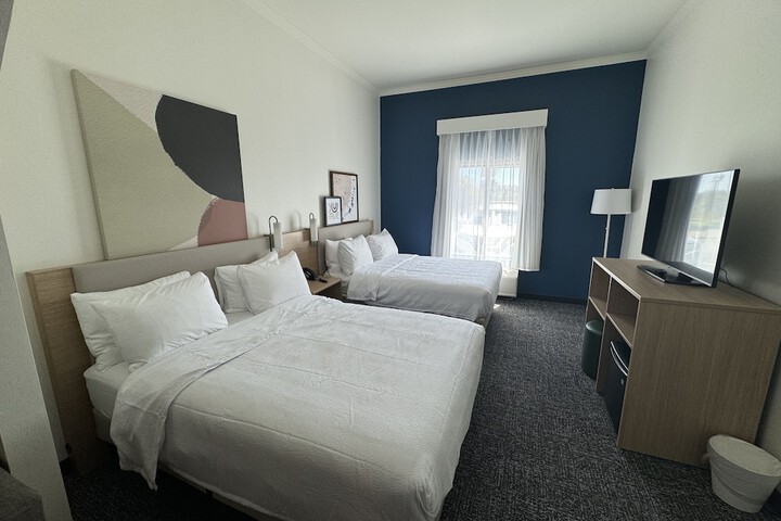 2 Queen Beds (10 of 14)