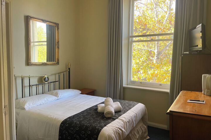 Room 3 of 33