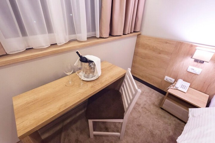 Room 18 of 27