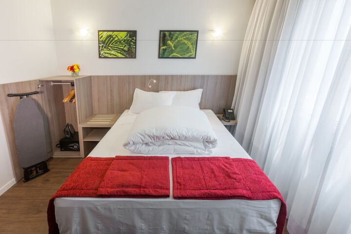 Room 4 of 50