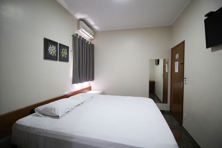 Room 14 of 183