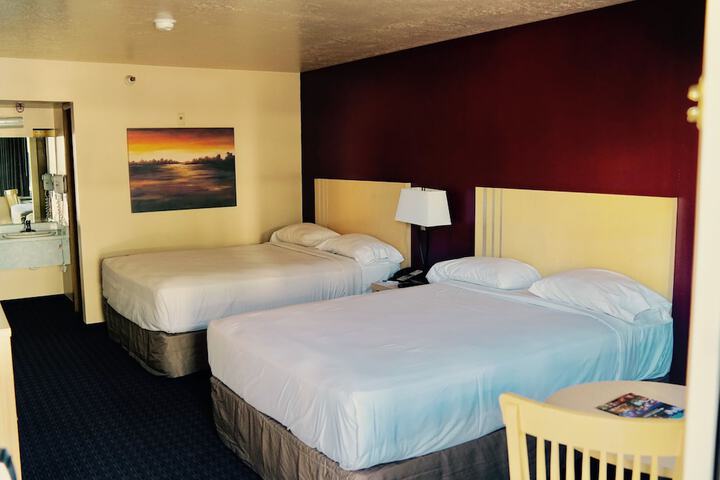 Room 4 of 32