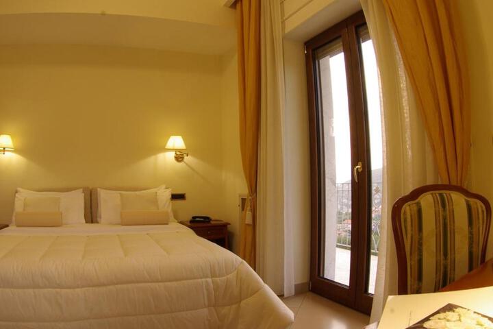 Room 33 of 110