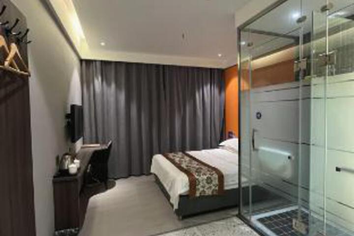 Room 16 of 18