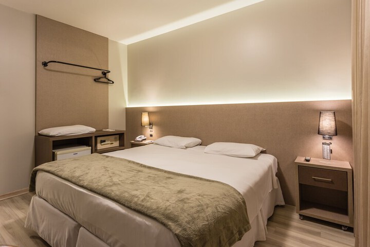 Room 13 of 25
