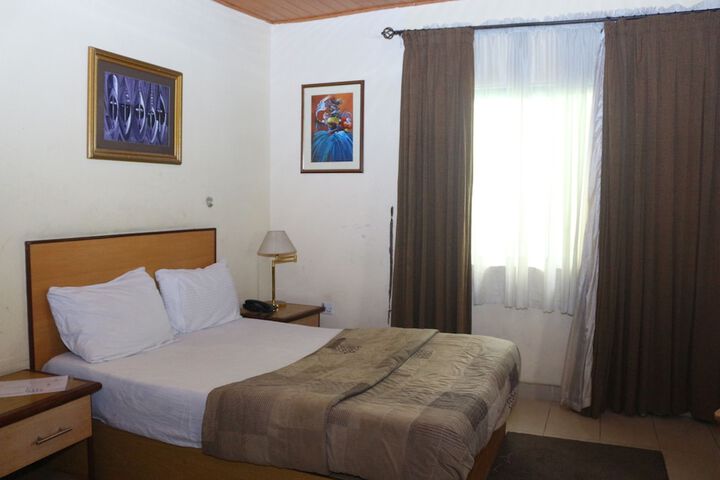 Room 8 of 27