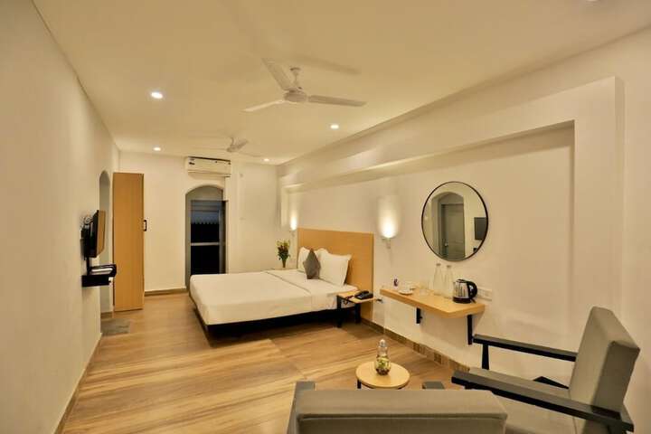 Room 15 of 33