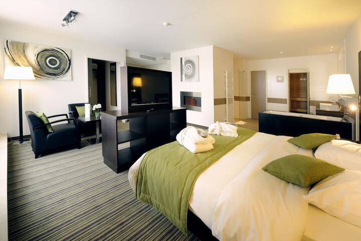 Room 12 of 70