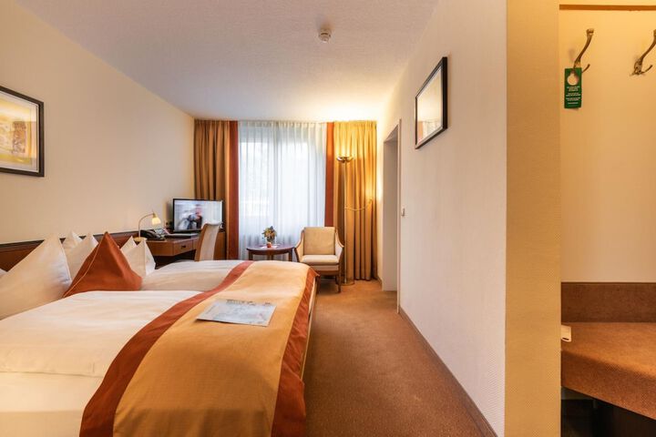 Room 8 of 42