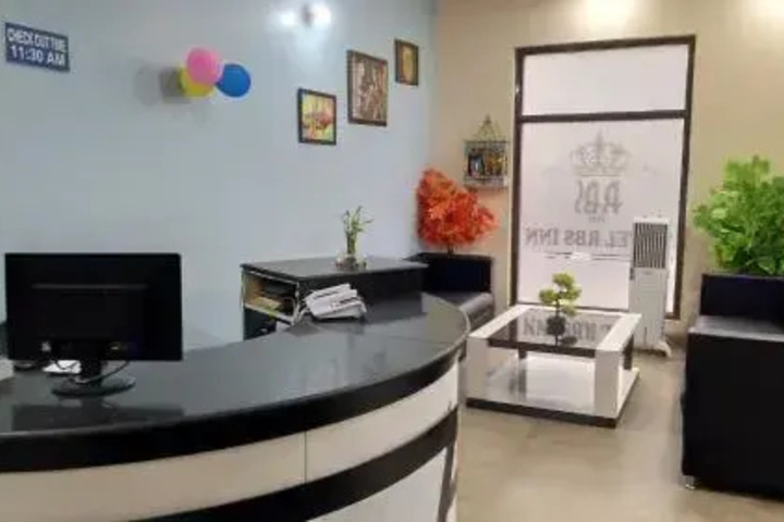 Room 7 of 16