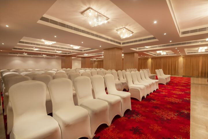 Ballroom/Hall 21 of 25