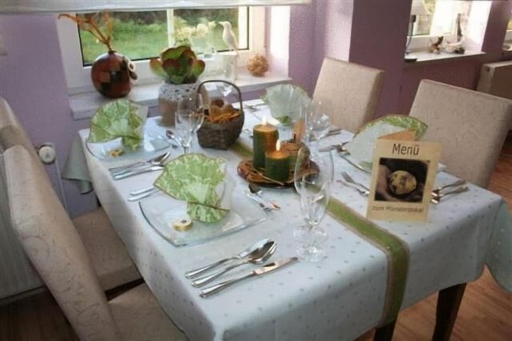 Dining 15 of 23
