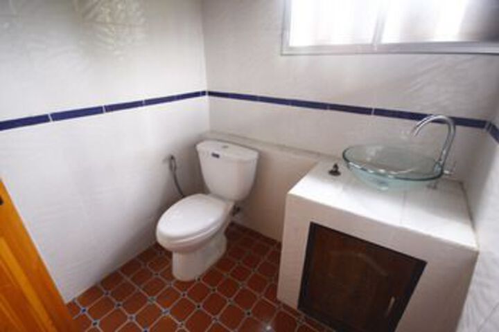 Room 7 of 33