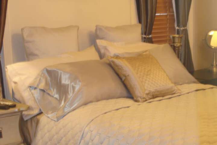 Room 14 of 176