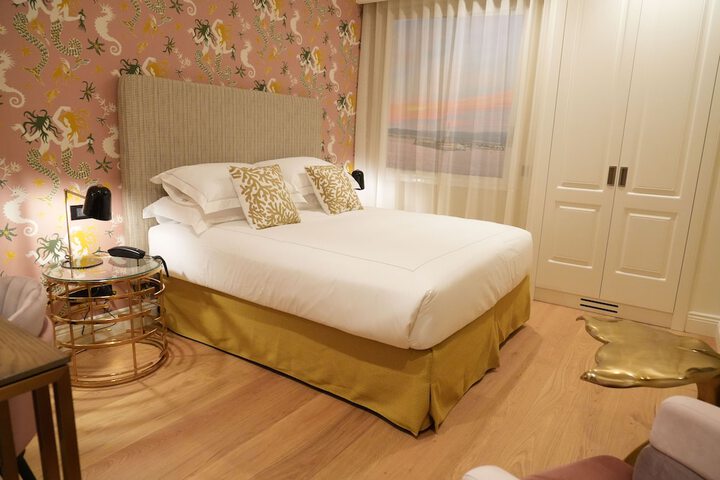 Room 9 of 27