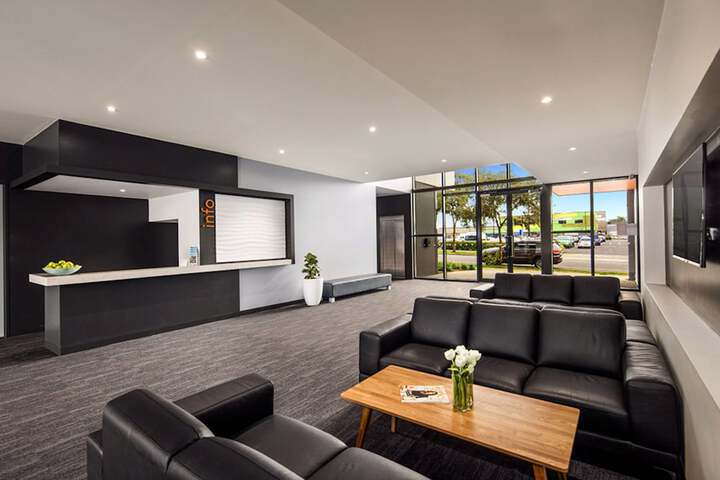 Business Center 15 of 20