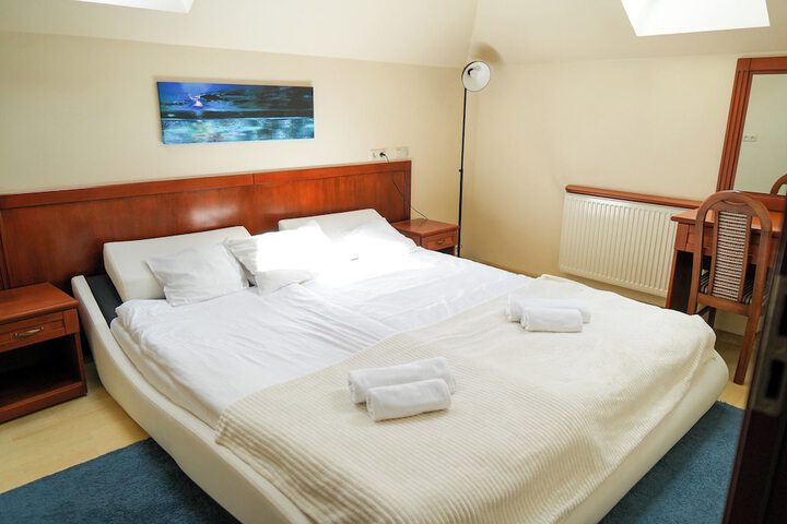 Room 29 of 77