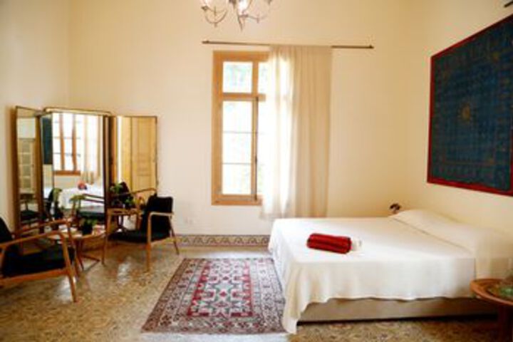 Room 9 of 28