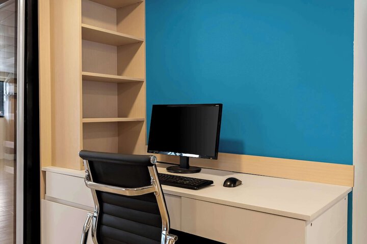 Business Center 35 of 37