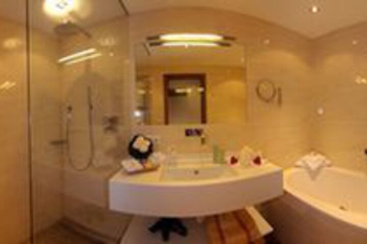 Room 6 of 44