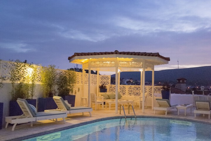Hotel Pool