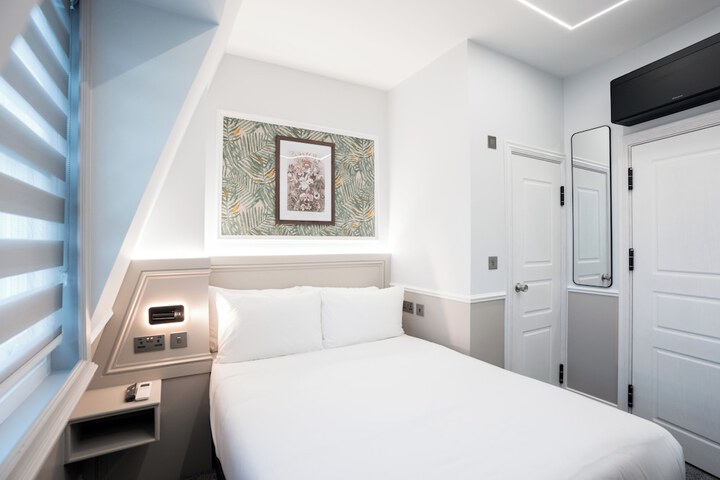 Room 7 of 24