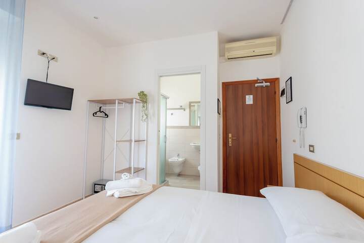 Room 6 of 27