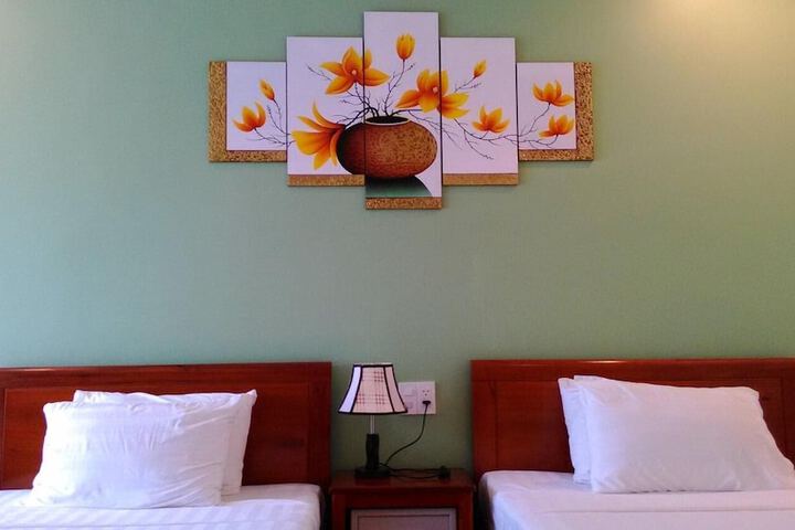 Room 11 of 36
