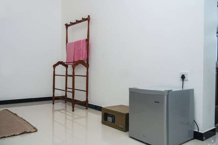 Room 8 of 9