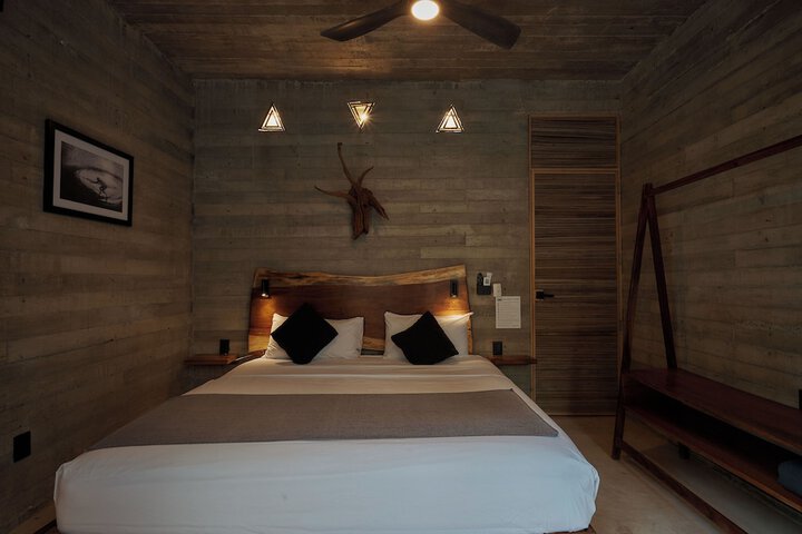 Room 7 of 80