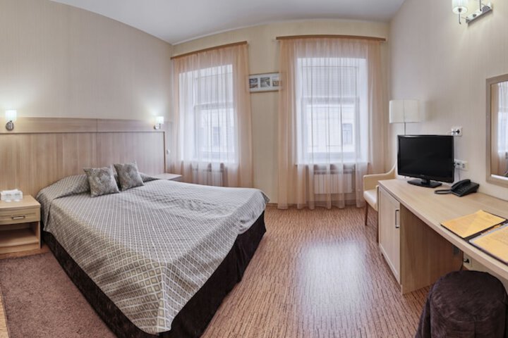 Room 13 of 21