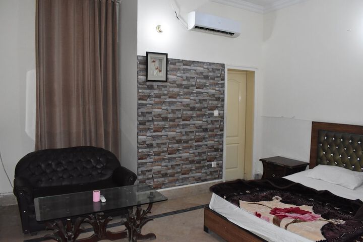 Room 18 of 30