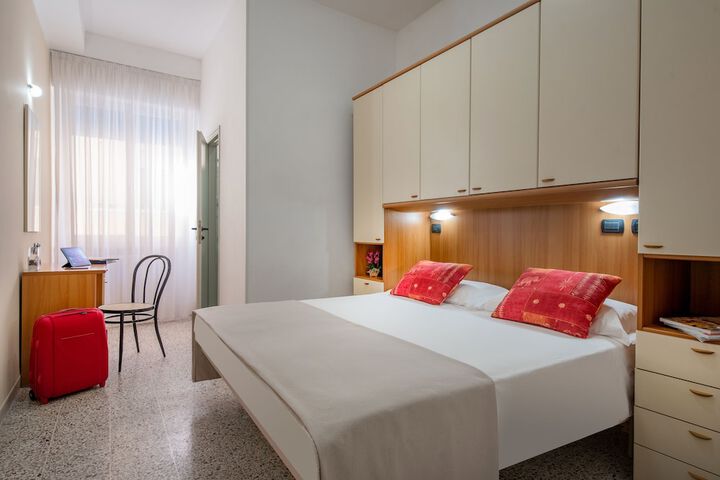 Room 33 of 61