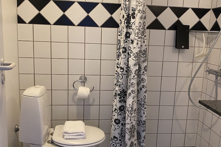 Room 163 of 214