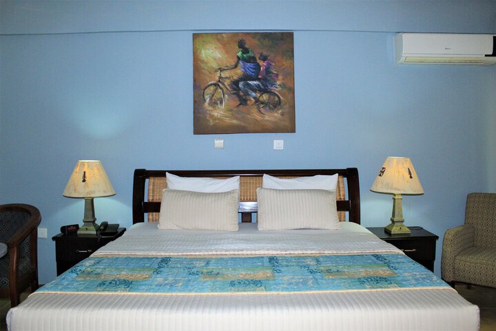 Room 3 of 108